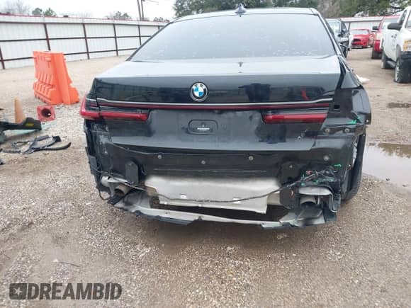 2021 BMW 7 Series 740i z VIN WBA7T2C06MCE57381, wystawiony jako IAAI lot #41620500 z przebiegiem 58 326 mil mil oraz . Historia ofert i sprzedaży dostępna na DreamBid. Obrazek 6.