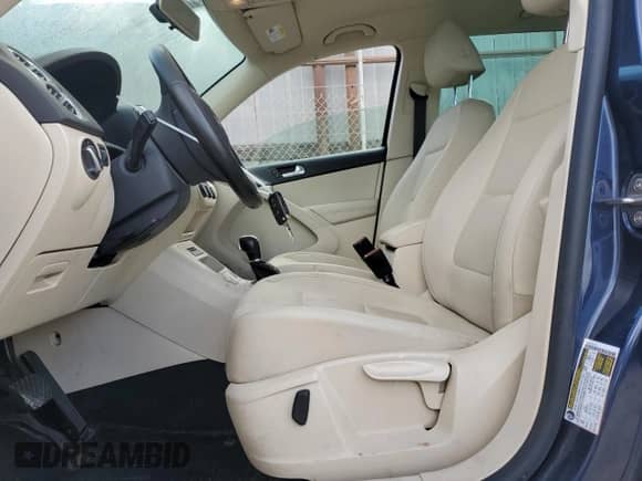 2014 Volkswagen Tiguan S with VIN WVGAV3AX0EW535736, listed as a Copart auction lot 82645335 with 88,458 mi miles and Clean title. Bid and sale history available at DreamBid. Image 7.