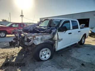 2019 Ram 1500 Express z VIN 1C6RR7KT3KS579383, wystawiony jako Copart lot #85266205 z przebiegiem Nie podano mil oraz Nie do naprawy • Non repairable. Historia ofert i sprzedaży dostępna na DreamBid. Obrazek 1.