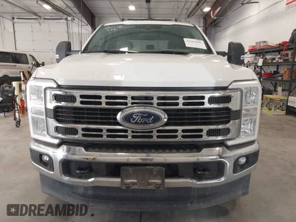 2024 Ford F-250 XL z VIN 1FT7W2BTXRED57136, wystawiony jako IAAI lot #43162846 z przebiegiem 44 979 mil mil oraz . Historia ofert i sprzedaży dostępna na DreamBid. Obrazek 12.