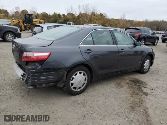 2007 Toyota Camry XLE z VIN 4T1BK46K67U035076, wystawiony jako Copart lot #89901475 z przebiegiem 133 668 mil mil oraz Czysty tytuł • Clean title. Historia ofert i sprzedaży dostępna na DreamBid. Obrazek 3.