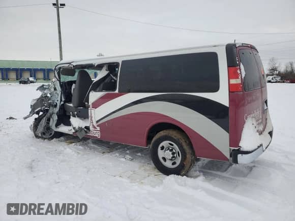 2011 Chevrolet Express Passenger 1LT z VIN 1GAZG1FG1B1109232, wystawiony jako Copart lot #84252874 z przebiegiem Nie podano mil oraz Szkoda całkowita • Salvage title. Historia ofert i sprzedaży dostępna na DreamBid. Obrazek 2.