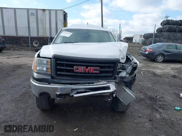 2011 GMC Sierra 1500 Work Truck z VIN 1GTN2TE01BZ326091, wystawiony jako IAAI lot #41516755 z przebiegiem Nie podano mil oraz . Historia ofert i sprzedaży dostępna na DreamBid. Obrazek 12.