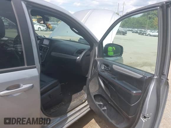 2019 Dodge Grand Caravan GT с VIN 2C4RDGEG5KR769533, выставлен на аукционе IAAI как лот 43071105 с пробегом 133 119 миль миль и . История ставок и продаж доступна на DreamBid. Изображение 5.