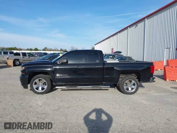 2016 Chevrolet Silverado 1500 Custom с VIN 1GCRCPEC8GZ375747, выставлен на аукционе IAAI как лот 41591857 с пробегом 128 933 миль миль и . История ставок и продаж доступна на DreamBid. Изображение 14.