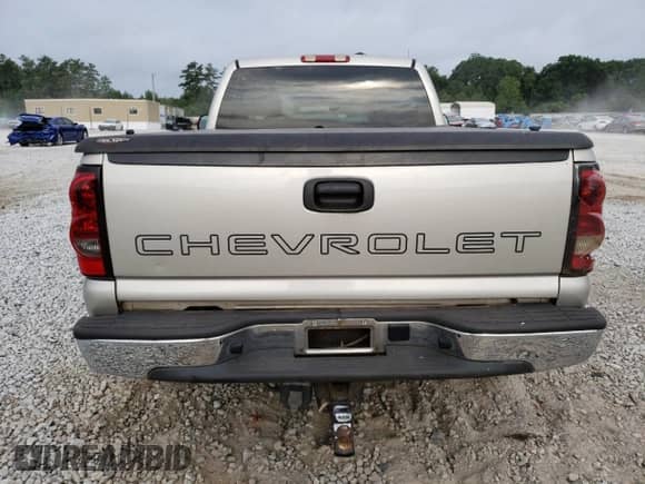2006 Chevrolet Silverado 1500 Work Truck с VIN 3GCEK14V66G165728, выставлен на аукционе Copart как лот 61526273 с пробегом 212 701 миль миль и Списание • Salvage title. История ставок и продаж доступна на DreamBid. Изображение 6.