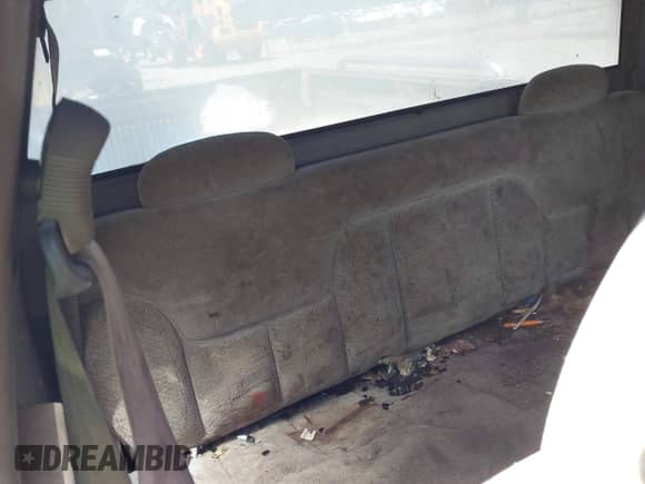 1996 GMC Sierra 1500 z VIN 2GTEC19M3T1502695, wystawiony jako IAAI lot #42199919 z przebiegiem 285 889 mil mil oraz . Historia ofert i sprzedaży dostępna na DreamBid. Obrazek 8.