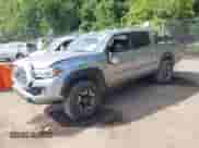 2022 Toyota Tacoma SR5 z VIN 3TMCZ5AN8NM476270, wystawiony jako IAAI lot #42971092 z przebiegiem 74 964 mil mil oraz . Historia ofert i sprzedaży dostępna na DreamBid. Obrazek 17.