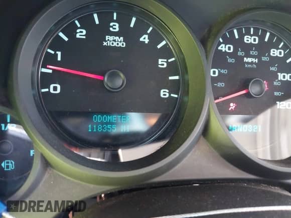 2013 Chevrolet Silverado 1500 LS z VIN 3GCPCREA2DG104325, wystawiony jako IAAI lot #42864946 z przebiegiem 118 355 mil mil oraz . Historia ofert i sprzedaży dostępna na DreamBid. Obrazek 7.