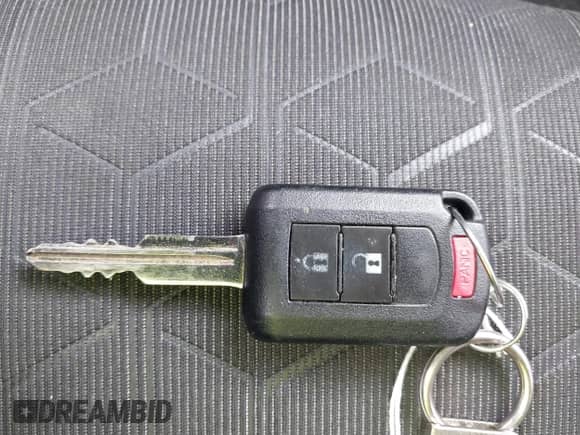 2021 Mitsubishi Outlander ES z VIN JA4APUAU9MU006235, wystawiony jako IAAI lot #42368973 z przebiegiem 86 145 mil mil oraz . Historia ofert i sprzedaży dostępna na DreamBid. Obrazek 11.