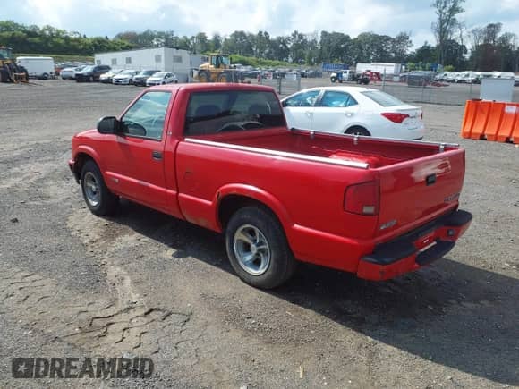 2003 Chevrolet S-10 with VIN 1GCCS14X738232296, listed as a IAAI auction lot 43167084 with 121,436 mi miles and . Bid and sale history available at DreamBid. Image 3.