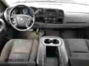 2011 GMC Sierra 1500 SL z VIN 1GTR2UEA8BZ130102, wystawiony jako Copart lot #56387365 z przebiegiem 118 113 mil mil oraz Szkoda całkowita • Salvage title. Historia ofert i sprzedaży dostępna na DreamBid. Obrazek 8.