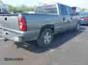 2006 Chevrolet Silverado 1500 LT2 z VIN 2GCEC13Z661346287, wystawiony jako IAAI lot #42013454 z przebiegiem 318 918 mil mil oraz . Historia ofert i sprzedaży dostępna na DreamBid. Obrazek 4.