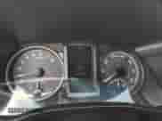 2018 Toyota Tacoma SR z VIN 3TMCZ5AN3JM164612, wystawiony jako Copart lot #70181335 z przebiegiem 134 510 mil mil oraz Szkoda całkowita • Salvage title. Historia ofert i sprzedaży dostępna na DreamBid. Obrazek 9.