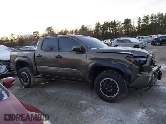 2024 Toyota Tacoma SR5 with VIN 3TMLB5JN9RM046175, listed as a IAAI auction lot 41006597 with 6,139 mi miles and . Bid and sale history available at DreamBid. Image 13.