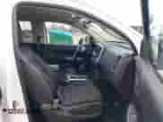 2019 Chevrolet Colorado 4WD LT z VIN 1GCGTCEN0K1275182, wystawiony jako IAAI lot #41100760 z przebiegiem 59 564 mil mil oraz . Historia ofert i sprzedaży dostępna na DreamBid. Obrazek 5.