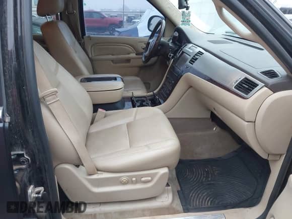 2013 Cadillac Escalade Luxury with VIN 1GYS4BEFXDR191735, listed as a IAAI auction lot 43540164 with 170,207 mi miles and . Bid and sale history available at DreamBid. Image 5.