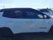 2019 Jeep Compass Altitude z VIN 3C4NJCBB3KT637375, wystawiony jako IAAI lot #42408775 z przebiegiem 114 977 mil mil oraz . Historia ofert i sprzedaży dostępna na DreamBid. Obrazek 14.
