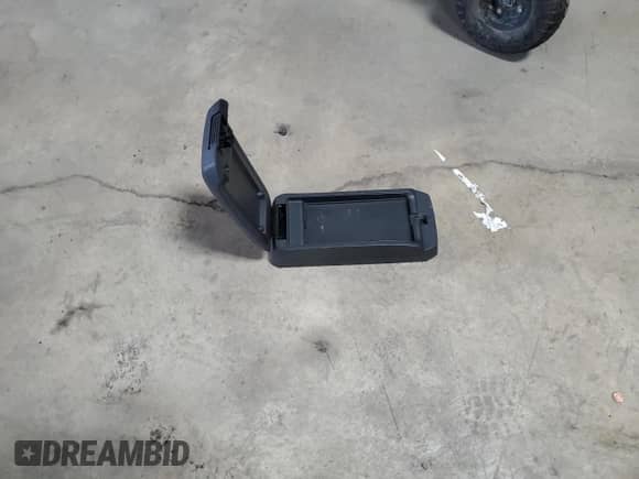 2010 Jeep Compass Sport z VIN 1J4NT1FB3AD647153, wystawiony jako Copart lot #61261595 z przebiegiem Nie podano mil oraz Nie do naprawy • Non repairable. Historia ofert i sprzedaży dostępna na DreamBid. Obrazek 13.
