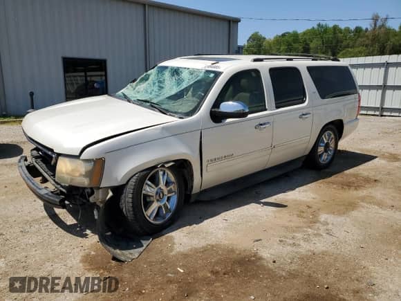 2010 Chevrolet Suburban LTZ z VIN 1GNUCKE03AR274164, wystawiony jako Copart lot #52984885 z przebiegiem 238 689 mil mil oraz Szkoda całkowita • Salvage title. Historia ofert i sprzedaży dostępna na DreamBid. Obrazek 1.