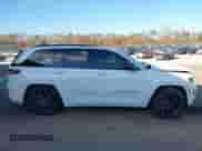 2024 Jeep Grand Cherokee z VIN 1C4RJYB63R8510782, wystawiony jako IAAI lot #40878374 z przebiegiem 2 396 mil mil oraz . Historia ofert i sprzedaży dostępna na DreamBid. Obrazek 14.