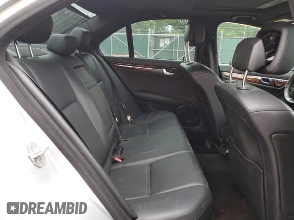 2011 Mercedes-Benz C 300 Sport с VIN WDDGF8BB5BR145209, выставлен на аукционе Copart как лот 82171145 с пробегом Не указан миль и Чистый • Clean title. История ставок и продаж доступна на DreamBid. Изображение 10.