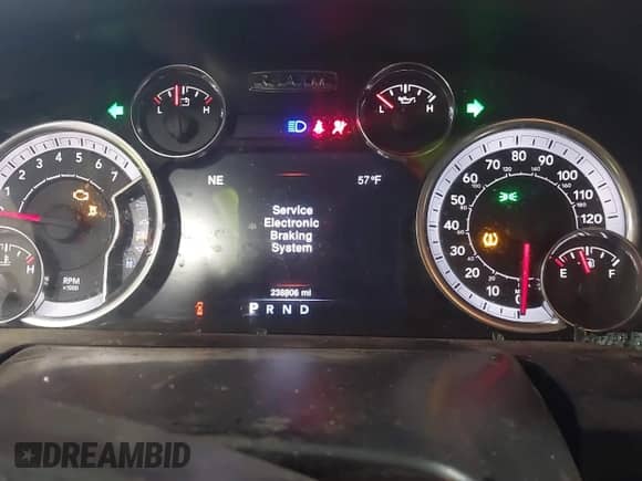 2013 Ram 1500 Big Horn z VIN 1C6RR7LT6DS504775, wystawiony jako IAAI lot #42079620 z przebiegiem 238 806 mil mil oraz . Historia ofert i sprzedaży dostępna na DreamBid. Obrazek 7.