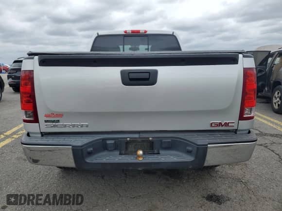 2011 GMC Sierra 1500 SL z VIN 1GTR2UEA9BZ292823, wystawiony jako Copart lot #72561334 z przebiegiem 151 421 mil mil oraz Szkoda całkowita • Salvage title. Historia ofert i sprzedaży dostępna na DreamBid. Obrazek 6.