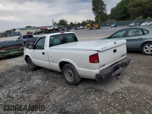 2003 Chevrolet S-10 with VIN 1GCCS14X738207172, listed as a Copart auction lot 72480324 with 154,441 mi miles and Salvage title. Bid and sale history available at DreamBid. Image 2.