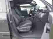 2024 Toyota Tacoma SR5 z VIN 3TMLB5JN2RM051282, wystawiony jako IAAI lot #42370502 z przebiegiem 3 932 mil mil oraz . Historia ofert i sprzedaży dostępna na DreamBid. Obrazek 5.