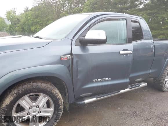 2008 Toyota Tundra Limited с VIN 5TBBV58198S501555, выставлен на аукционе IAAI как лот 42321052 с пробегом 248 154 миль миль и . История ставок и продаж доступна на DreamBid. Изображение 6.