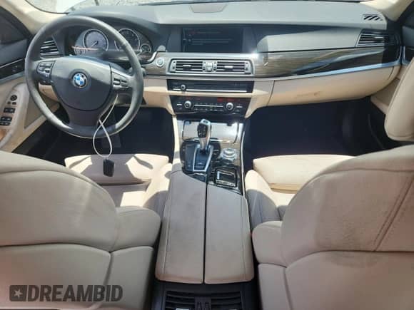 2012 BMW 5 Series 550i z VIN WBAFR9C52CDV58485, wystawiony jako Copart lot #60780025 z przebiegiem 56 512 mil mil oraz Szkoda całkowita • Salvage title. Historia ofert i sprzedaży dostępna na DreamBid. Obrazek 8.