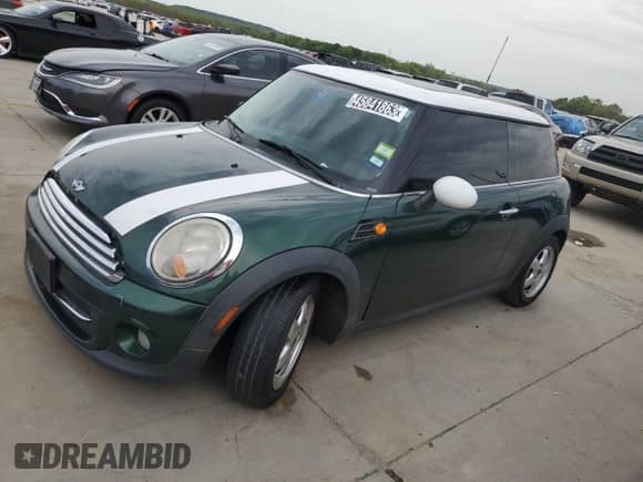 2011 MINI Hardtop z VIN WMWSU3C53BT091950, wystawiony jako Copart lot #45841863 z przebiegiem 125 815 mil mil oraz Czysty tytuł • Clean title. Historia ofert i sprzedaży dostępna na DreamBid. Obrazek 1.