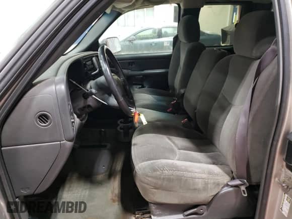 2004 Chevrolet Silverado 2500HD LT z VIN 1GCHK29G84E401927, wystawiony jako Copart lot #87168474 z przebiegiem 137 414 mil mil oraz Szkoda całkowita • Salvage title. Historia ofert i sprzedaży dostępna na DreamBid. Obrazek 7.