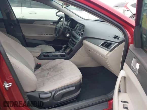 2015 Hyundai Sonata SE с VIN 5NPE24AF2FH111834, выставлен на аукционе IAAI как лот 43305081 с пробегом 196 160 миль миль и . История ставок и продаж доступна на DreamBid. Изображение 5.