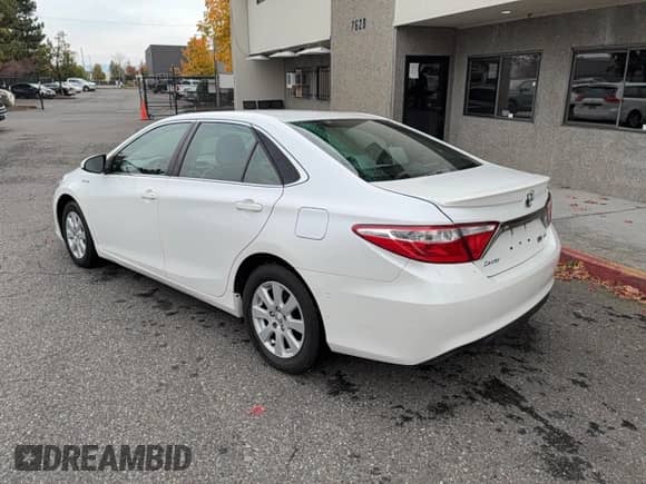 2015 Toyota Camry LE z VIN 4T1BD1FK3FU168482, wystawiony jako Copart lot #91081815 z przebiegiem 263 499 mil mil oraz Czysty tytuł • Clean title. Historia ofert i sprzedaży dostępna na DreamBid. Obrazek 3.