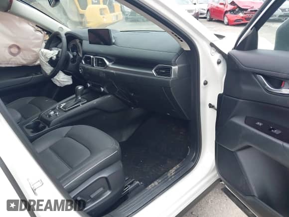 2024 Mazda CX-5 S Preferred z VIN JM3KFBCM7R0364230, wystawiony jako IAAI lot #41859044 z przebiegiem 13 899 mil mil oraz . Historia ofert i sprzedaży dostępna na DreamBid. Obrazek 5.