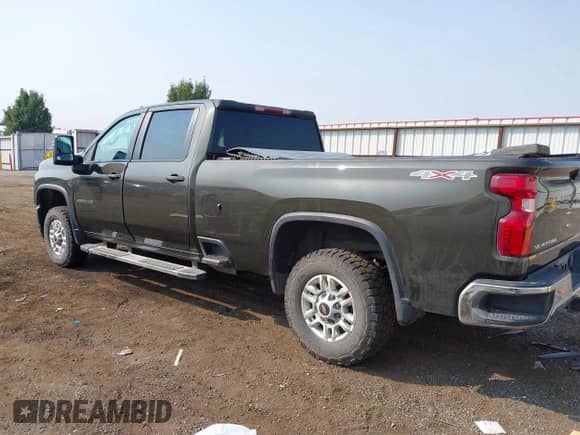 2023 Chevrolet Silverado 2500HD LT z VIN 1GC1YNEY0PF153980, wystawiony jako IAAI lot #43156769 z przebiegiem 122 280 mil mil oraz . Historia ofert i sprzedaży dostępna na DreamBid. Obrazek 3.