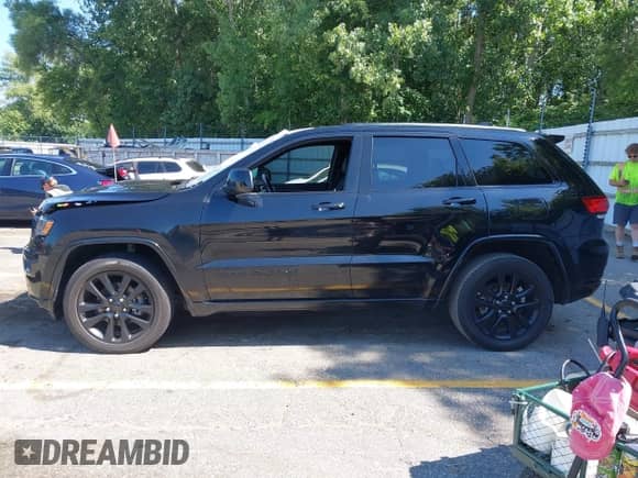 2019 Jeep Grand Cherokee Altitude with VIN 1C4RJFAGXKC694765, listed as a IAAI auction lot 42696524 with 90,576 mi miles and . Bid and sale history available at DreamBid. Image 14.