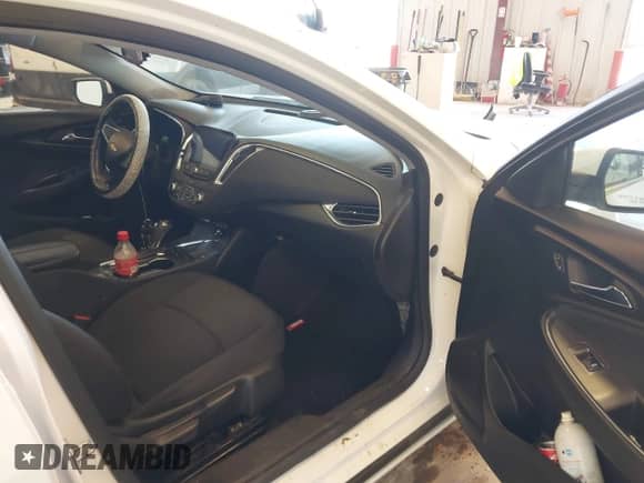 2019 Chevrolet Malibu LT с VIN 1G1ZD5ST8KF119973, выставлен на аукционе IAAI как лот 43211680 с пробегом 170 580 миль миль и . История ставок и продаж доступна на DreamBid. Изображение 5.