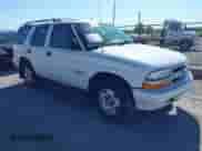 2003 Chevrolet Blazer LS с VIN 1GNDT13X33K124271, выставлен на аукционе IAAI как лот 43080806 с пробегом 90 285 миль миль и . История ставок и продаж доступна на DreamBid. Изображение 1.