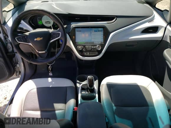 2018 Chevrolet Bolt EV Premier z VIN 1G1FX6S03J4117760, wystawiony jako Copart lot #49595633 z przebiegiem 48 689 mil mil oraz . Historia ofert i sprzedaży dostępna na DreamBid. Obrazek 8.
