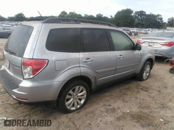 2013 Subaru Forester X Premium z VIN JF2SHADC9DH442327, wystawiony jako IAAI lot #43135021 z przebiegiem 176 618 mil mil oraz . Historia ofert i sprzedaży dostępna na DreamBid. Obrazek 4.
