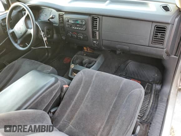 2001 Dodge Dakota z VIN 1B7GG22X71S348268, wystawiony jako Copart lot #82101434 z przebiegiem 267 004 mil mil oraz Szkoda całkowita • Salvage title. Historia ofert i sprzedaży dostępna na DreamBid. Obrazek 8.