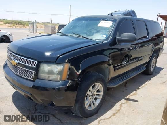 2013 Chevrolet Suburban LT with VIN 1GNSCJE02DR176393, listed as a IAAI auction lot 42483598 with 266,075 mi miles and . Bid and sale history available at DreamBid. Image 2.