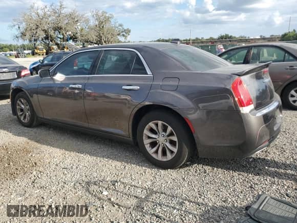 2018 Chrysler 300 Touring с VIN 2C3CCAAG3JH279242, выставлен на аукционе Copart как лот 84751225 с пробегом 131 759 миль миль и Списание • Salvage title. История ставок и продаж доступна на DreamBid. Изображение 2.