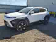 2025 Hyundai Kona SEL с VIN KM8HBCAB0SU337550, выставлен на аукционе Copart как лот 85552695 с пробегом 4 617 миль миль и Чистый • Clean title. История ставок и продаж доступна на DreamBid. Изображение 1.