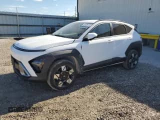 2025 Hyundai Kona SEL с VIN KM8HBCAB0SU337550, выставлен на аукционе Copart как лот 85552695 с пробегом 4 617 миль миль и Чистый • Clean title. История ставок и продаж доступна на DreamBid. Изображение 1.