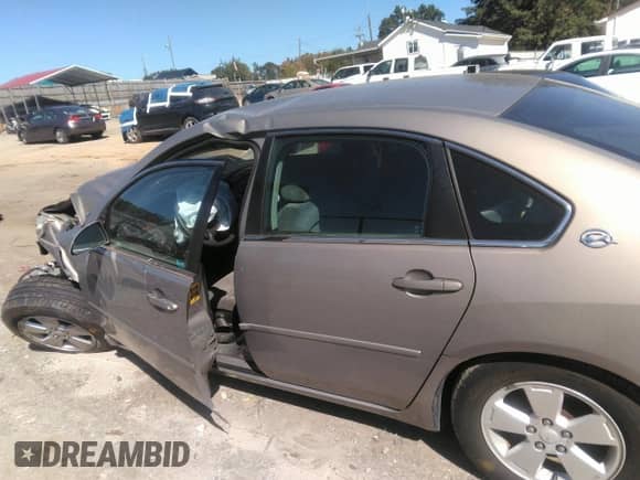 2006 Chevrolet Impala LT 3.5L z VIN 2G1WT55K369435322, wystawiony jako IAAI lot #43457932 z przebiegiem 160 747 mil mil oraz . Historia ofert i sprzedaży dostępna na DreamBid. Obrazek 14.