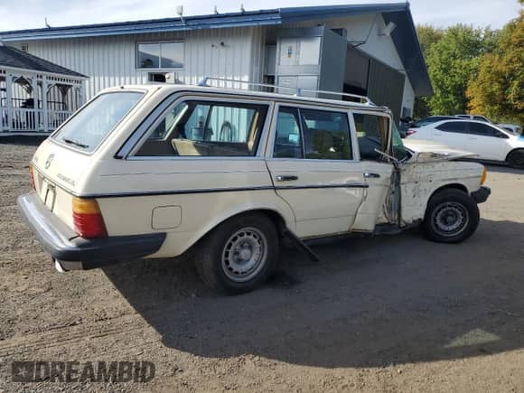 1983 Mercedes-Benz 300 с VIN WDBAB93AXDN017015, выставлен на аукционе Copart как лот 84570585 с пробегом 189 193 миль миль и Списание • Salvage title. История ставок и продаж доступна на DreamBid. Изображение 3.